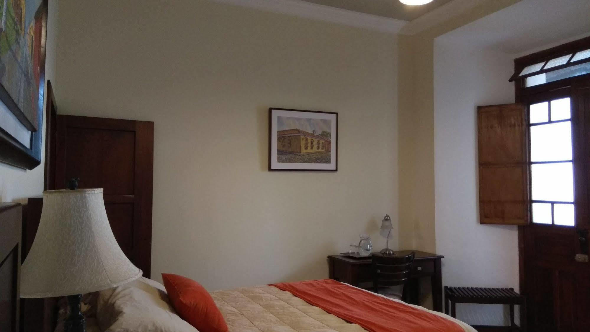 Hotel Aurora Antigua Екстериор снимка