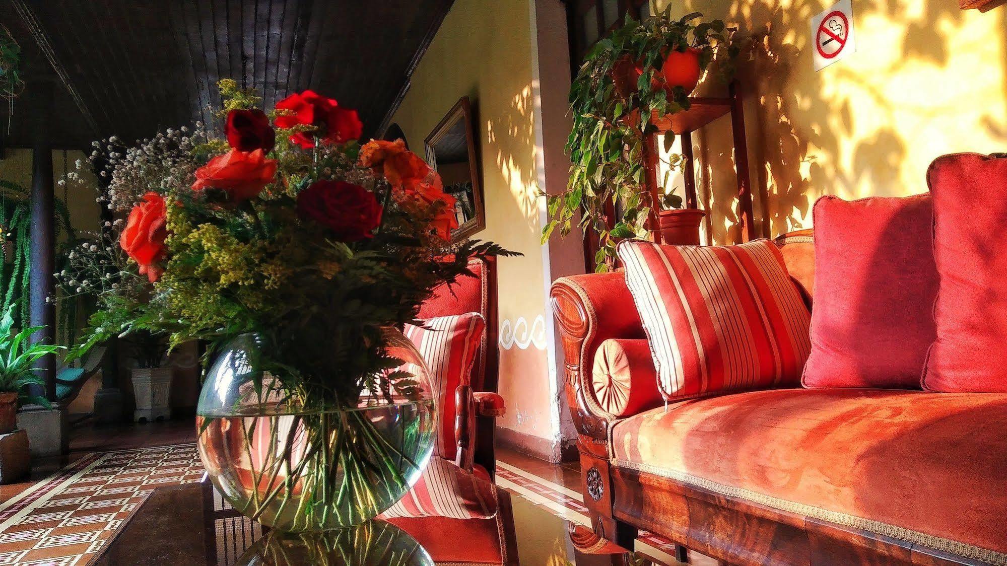 Hotel Aurora Antigua Екстериор снимка